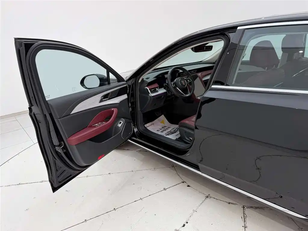 Hongqi H5 2025 2.0T Automatic Flag Celebration 500,000 Units Anniversary Edition фото 13