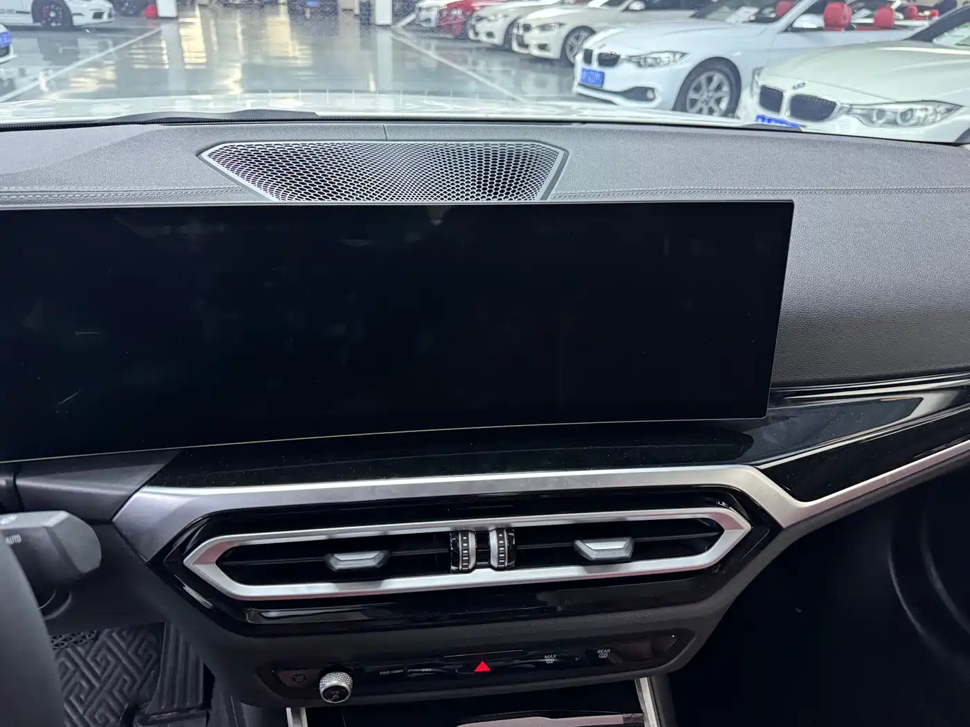 BMW 3 Series 2024 325Li M Sport Shadowline Package фото 8