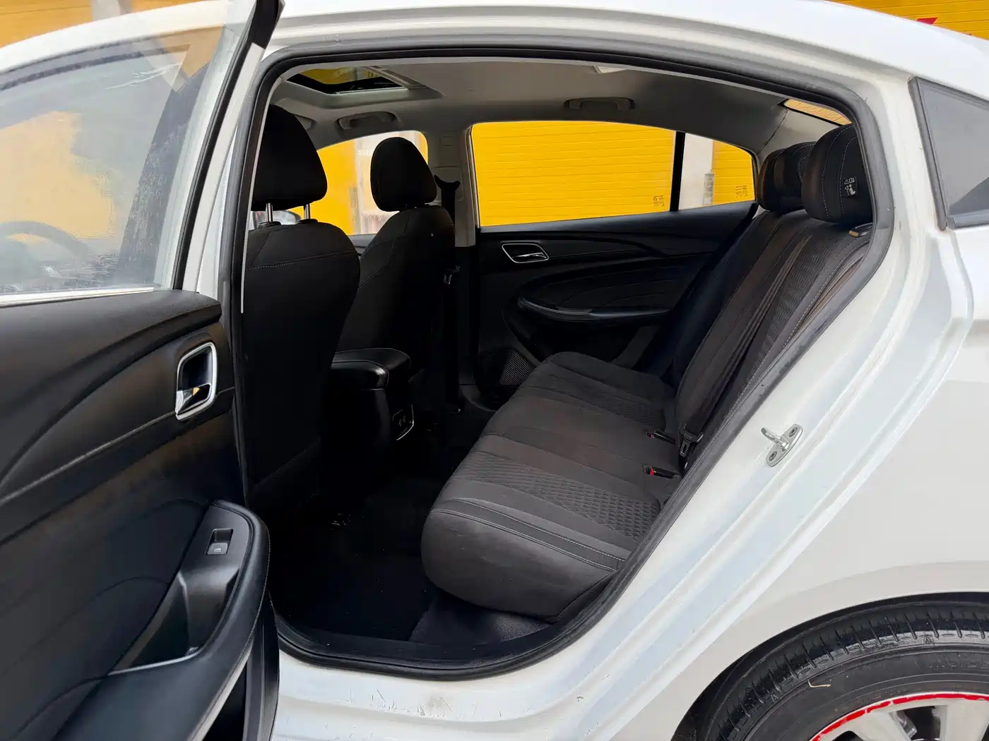 Roewe i5 2020 1.5L Automatic 4G Connected Premium Edition фото 8