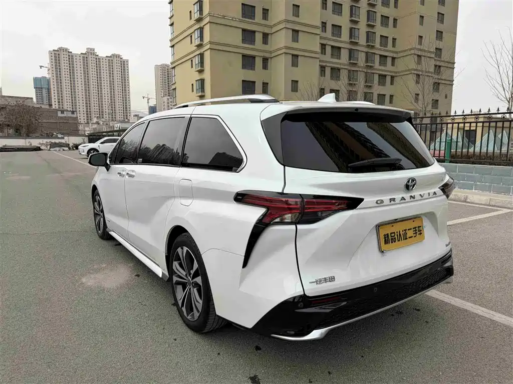 Toyota Granvia 2023 2.5L Hybrid Prestige PLUS Edition фото 19