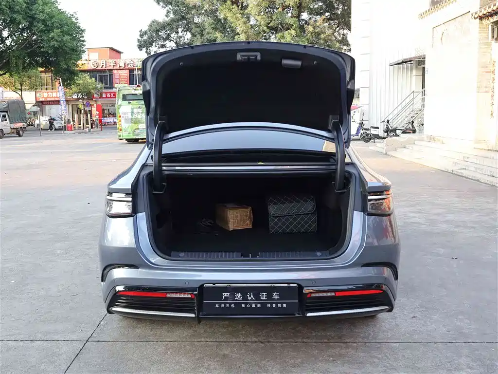 BYD Seal 2024 Glory Edition DM-i 1.5L 121km Luxury фото 15