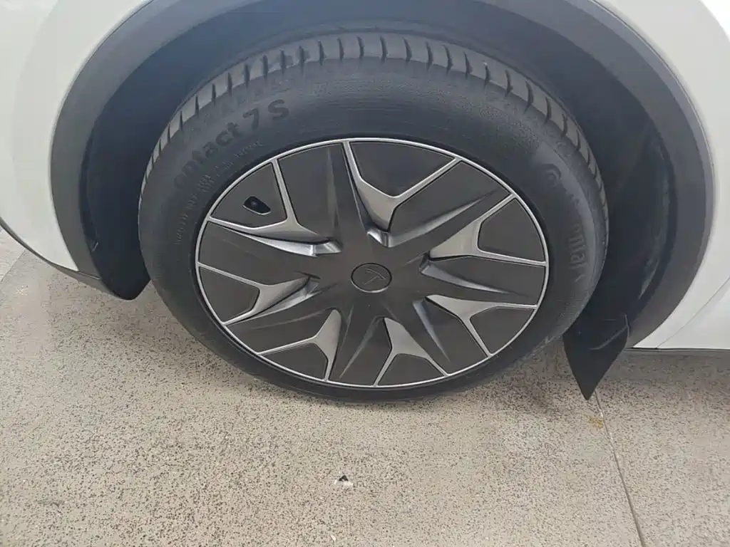 Tesla Model Y L 2025 2025 Facelift Long Range AWD