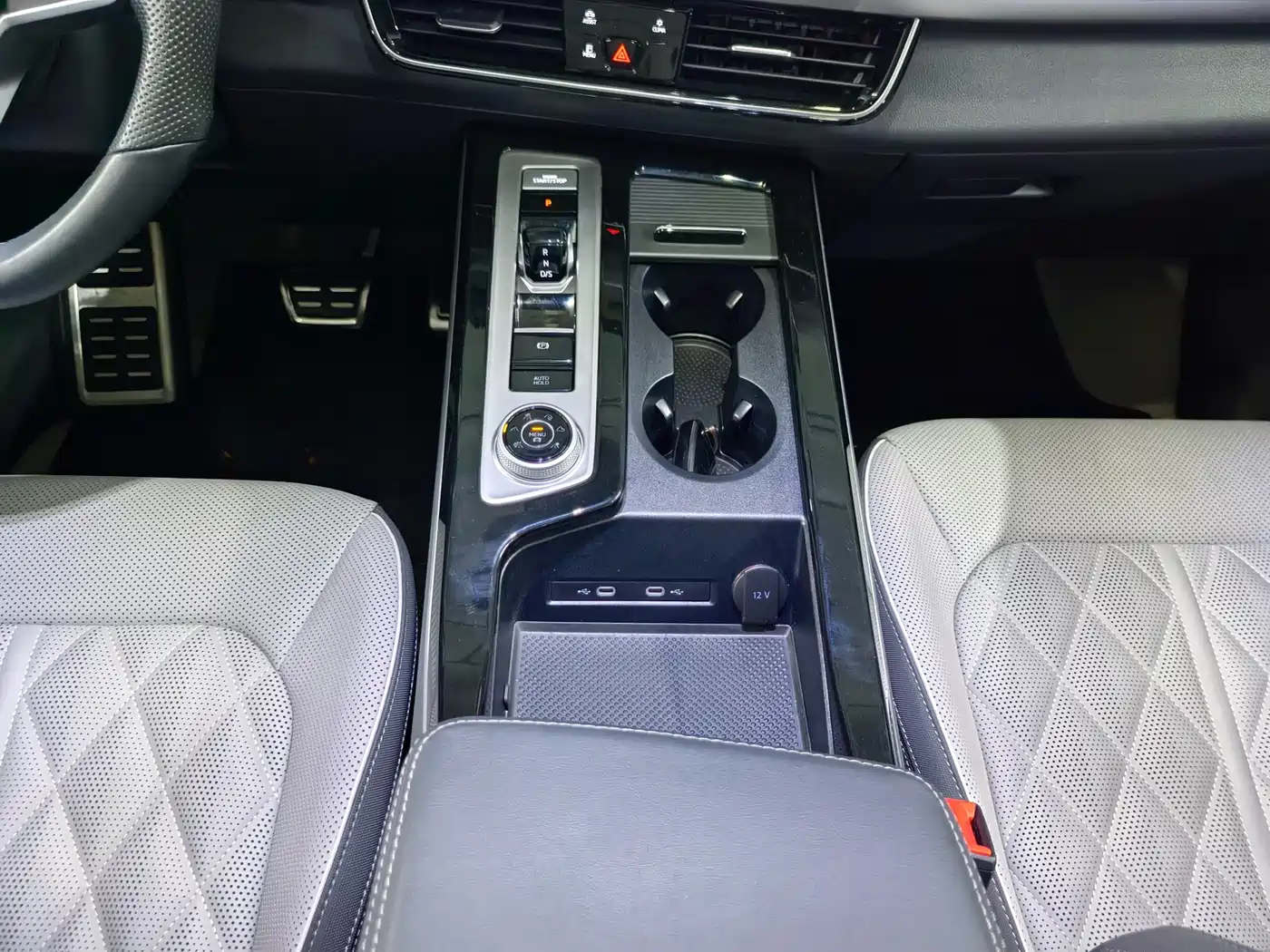 Volkswagen Talagon 2023 380TSI 4WD R-Line Launch Edition фото 22
