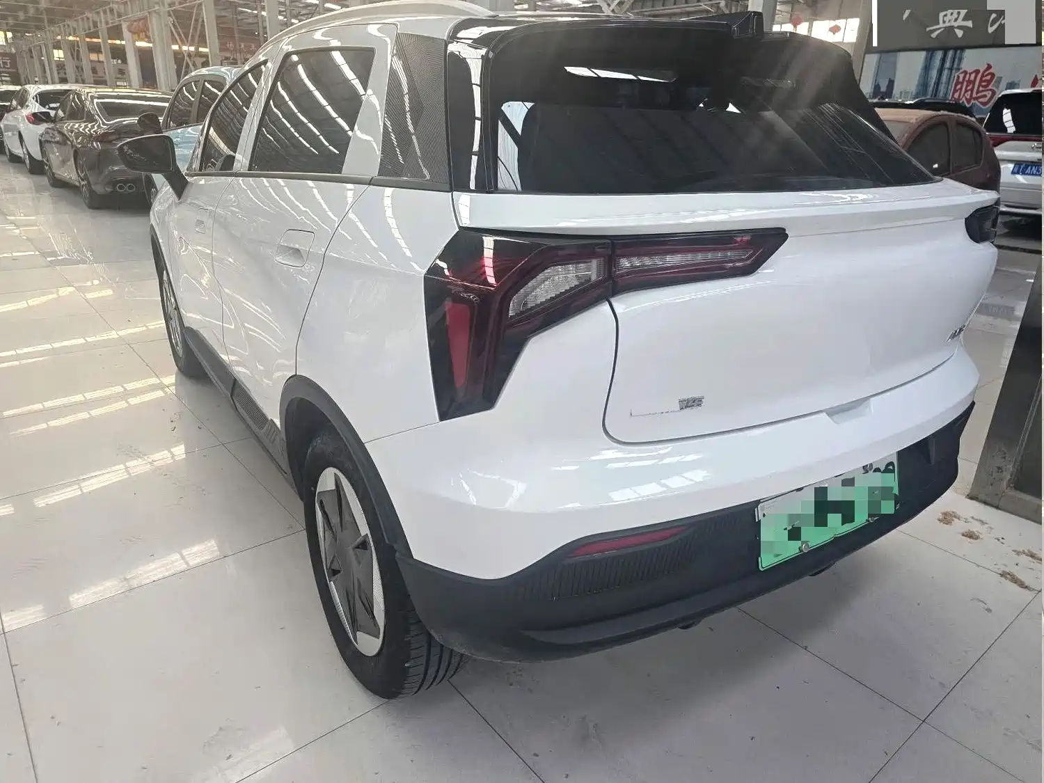 Фото 4 - Geely Geometry E Firefly