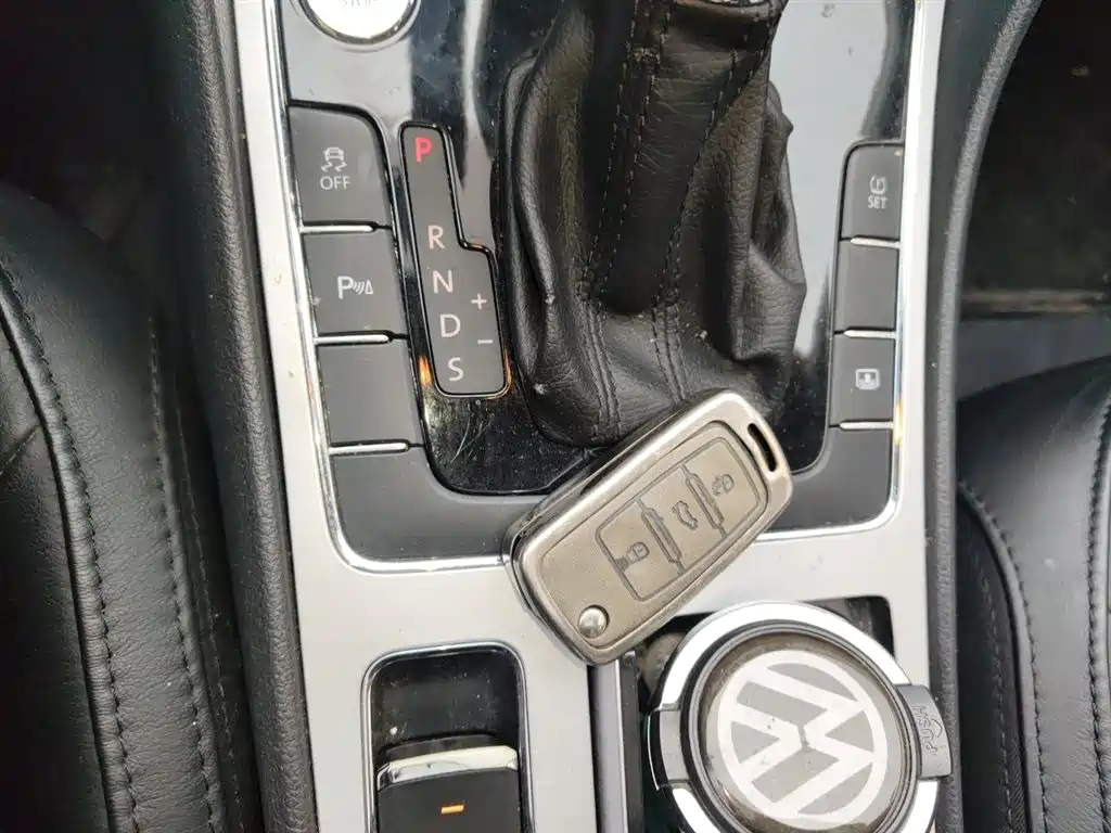 Volkswagen Passat 2014 1.8TSI DSG Executive Edition фото 12