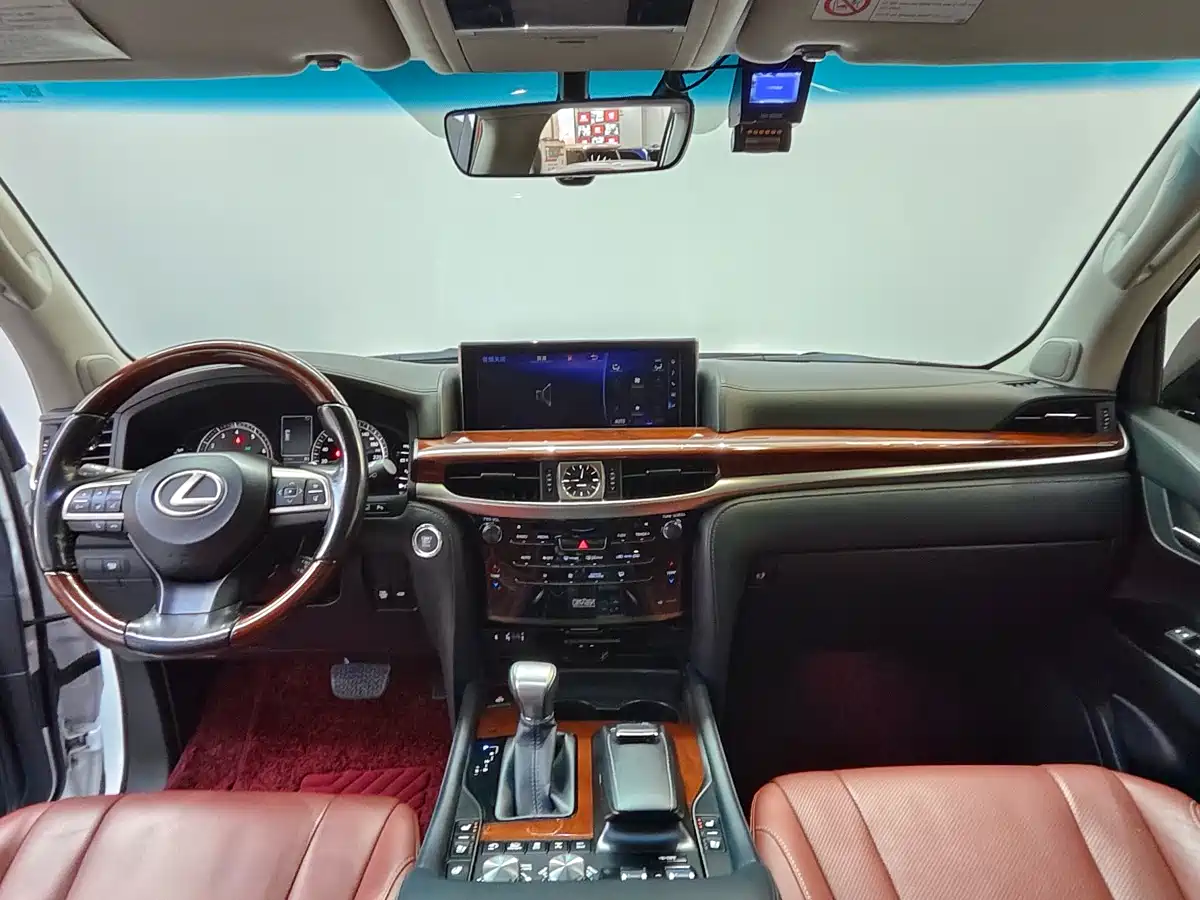 Lexus LX 2017 570 Dynamic Luxury фото 8