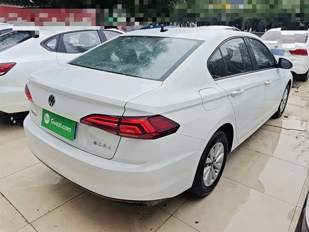 VOLKSWAGEN BORA