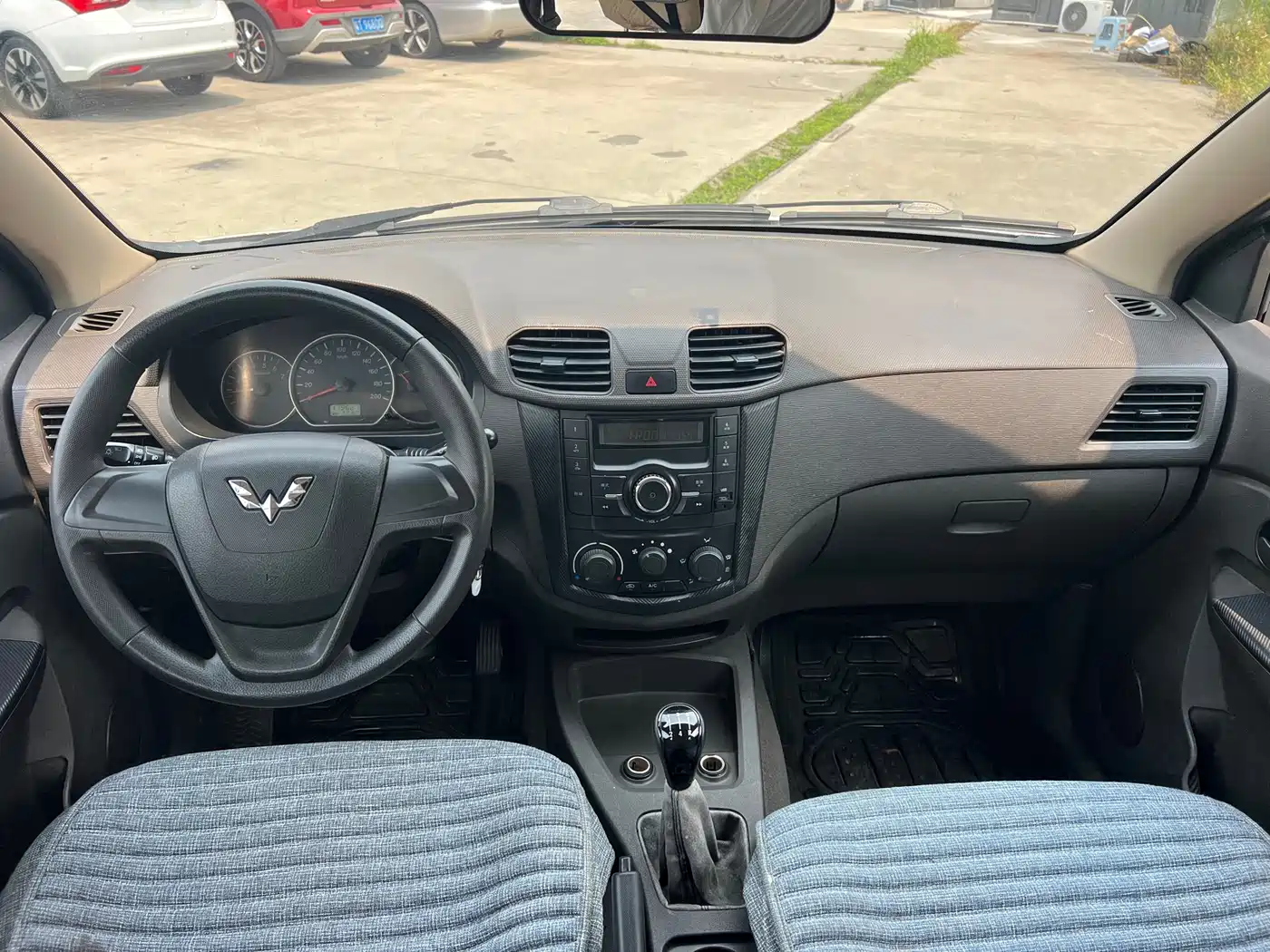 Wuling Motors Wuling Hongguang 2015 2014 1.5L Base Model