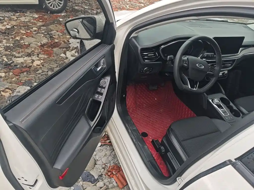 Ford Focus 2022 2021 Hatchback EcoBoost 180 Auto Trend