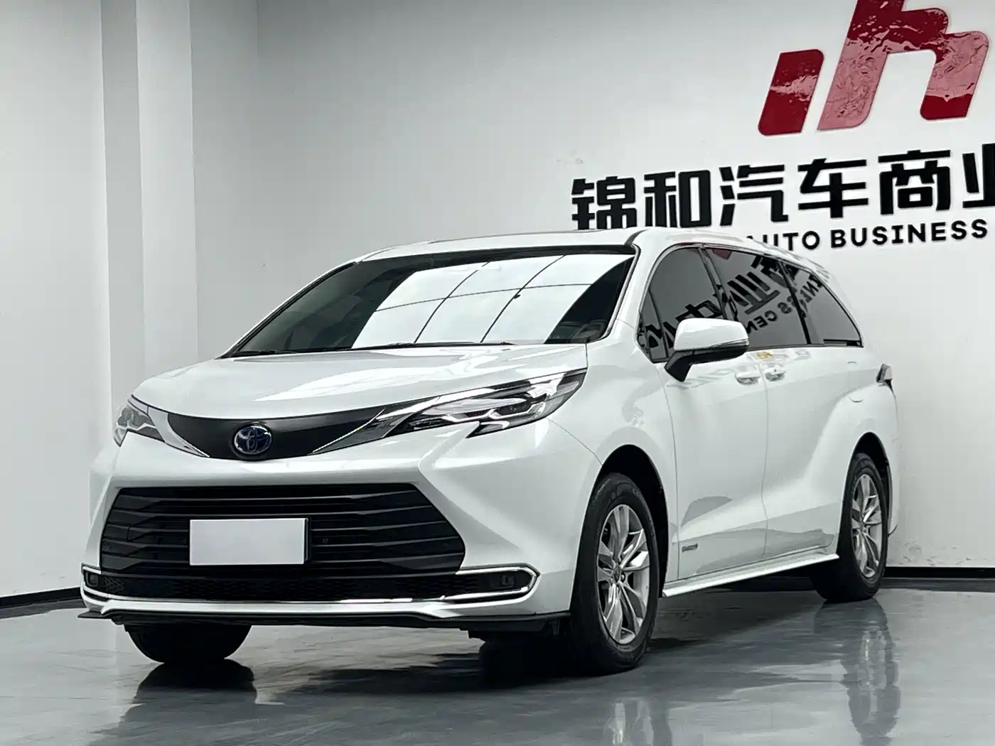 Фото 1 - Toyota Sienna