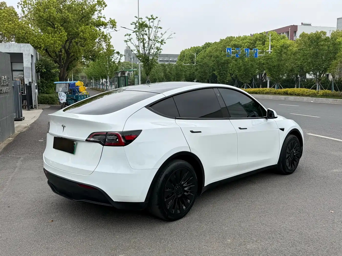 TESLA MODEL Y