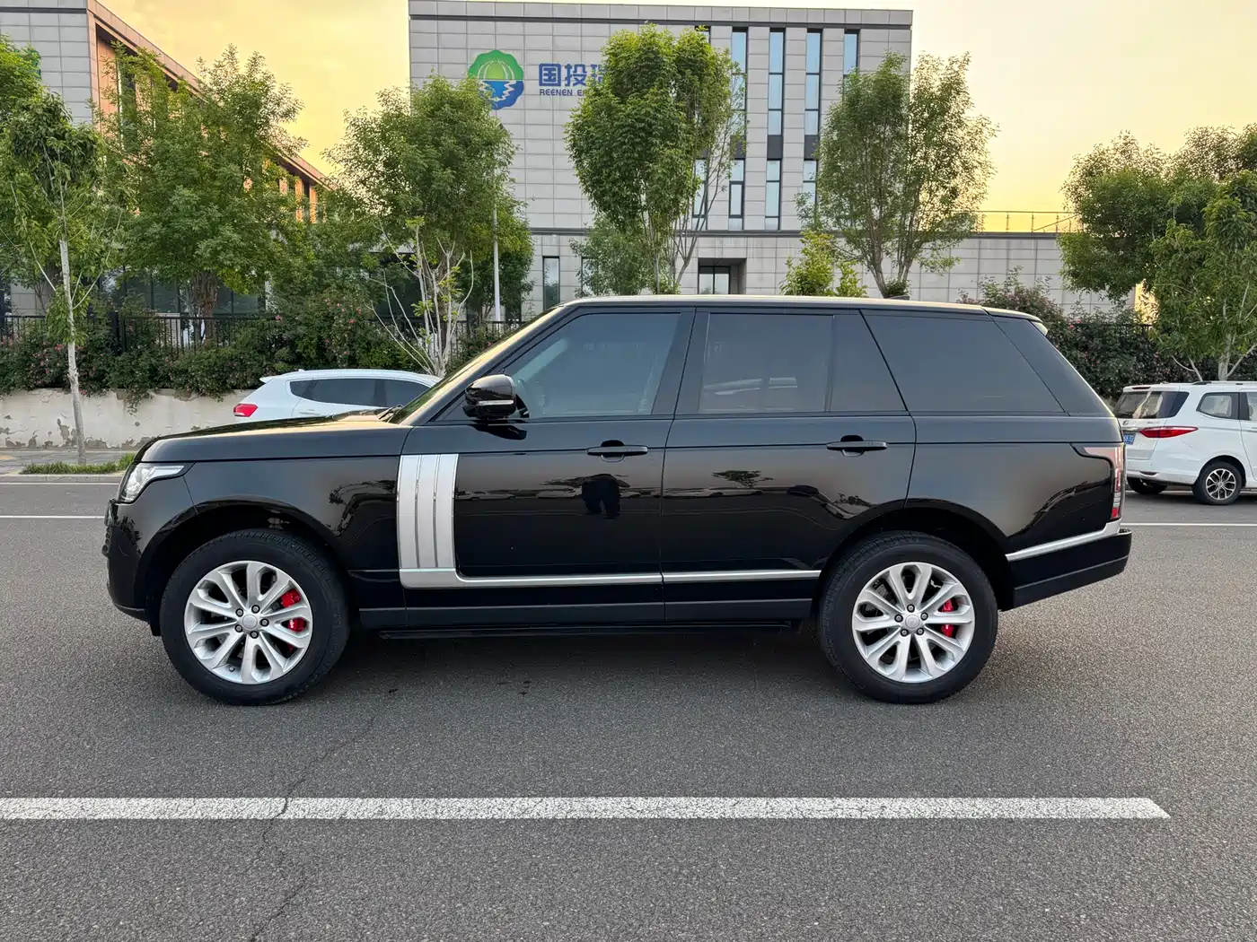 Land Rover Range Rover 2017 3.0 SC V6 Golden Age Edition фото 4