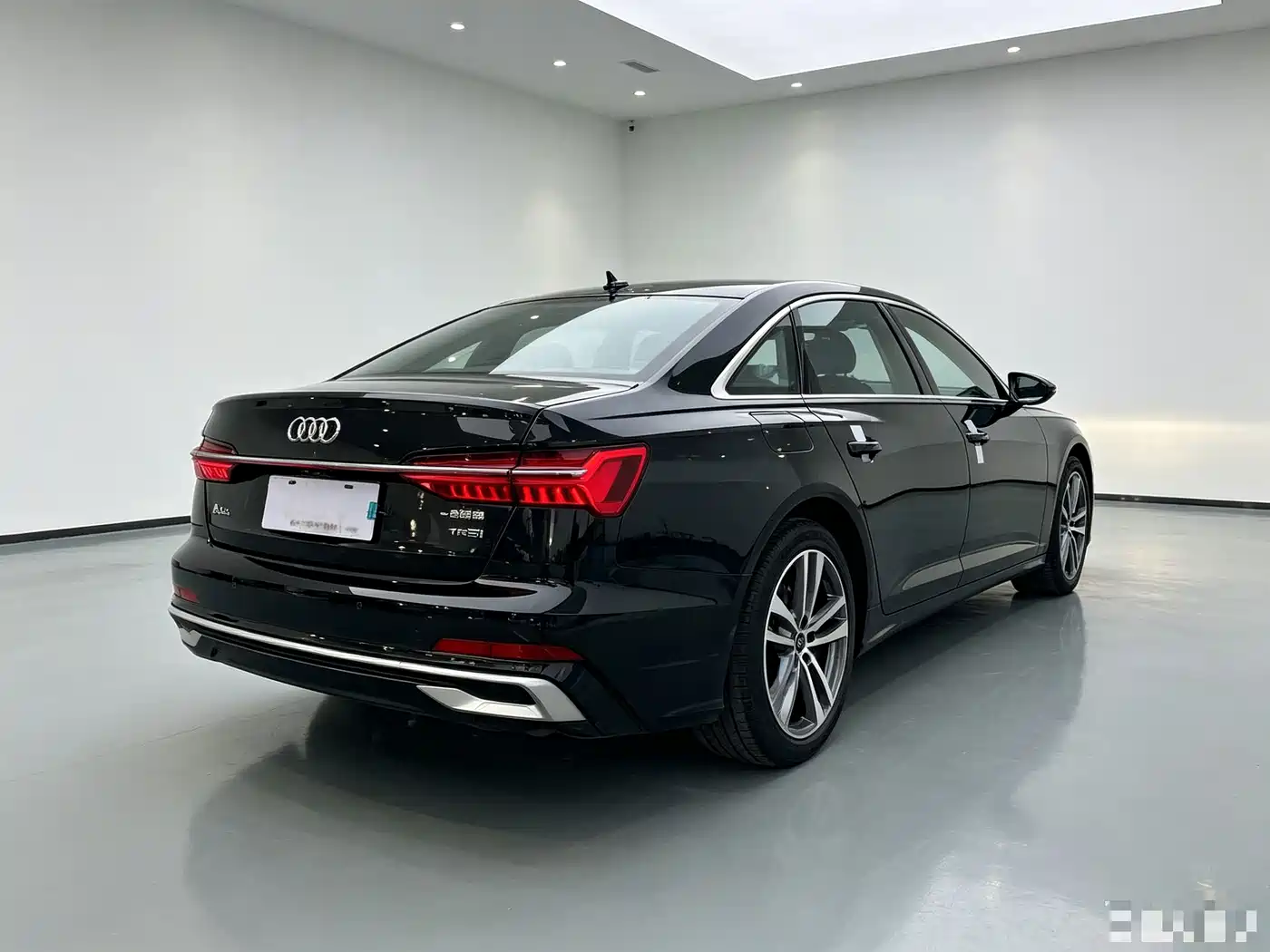 Фото 11 - Audi A6L