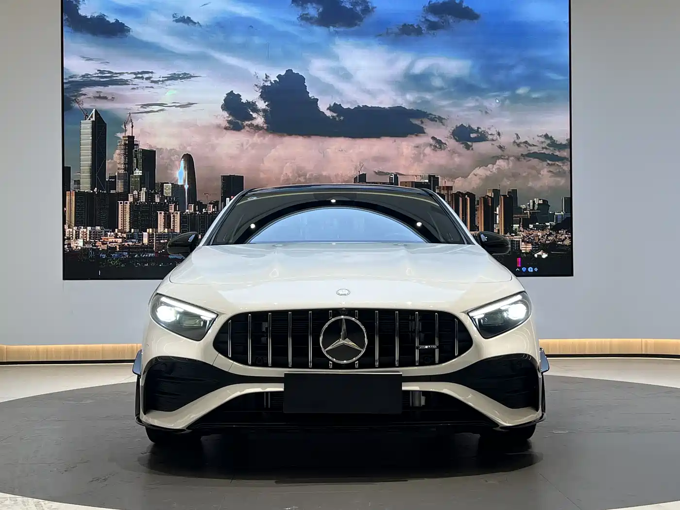 Mercedes-Benz A-Class AMG 2024 Facelift AMG A 35 L 4MATIC фото 2