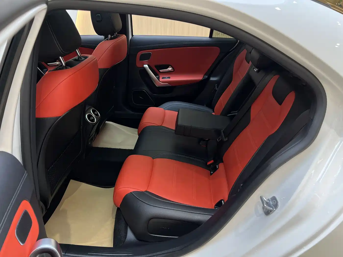 Mercedes-Benz A-Class AMG 2024 Facelift AMG A 35 L 4MATIC фото 9