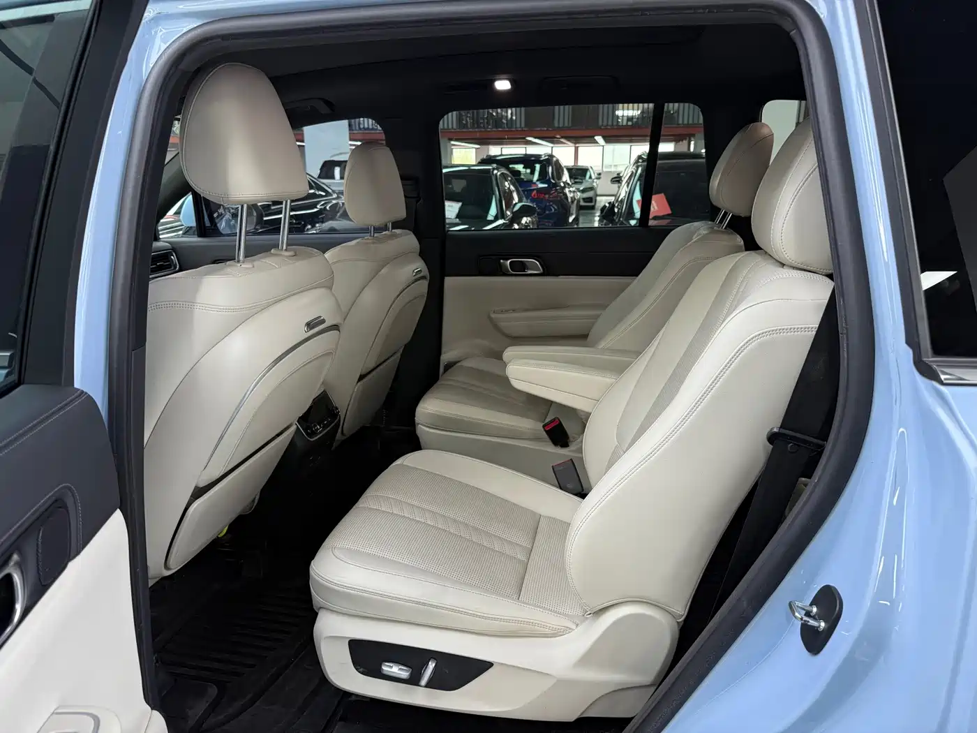 Photo 7 - Li Auto Li ONE