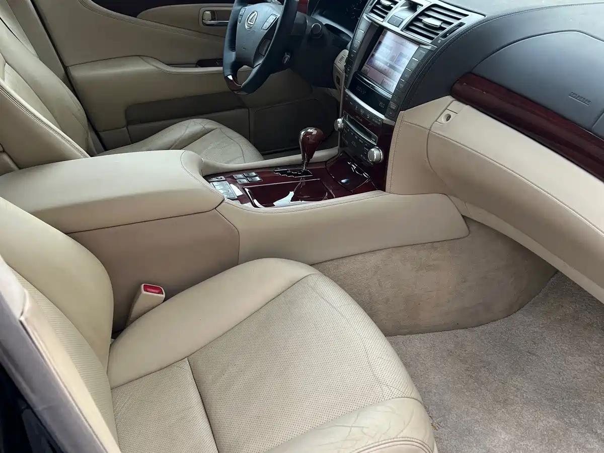 Фото 15 - Lexus LS