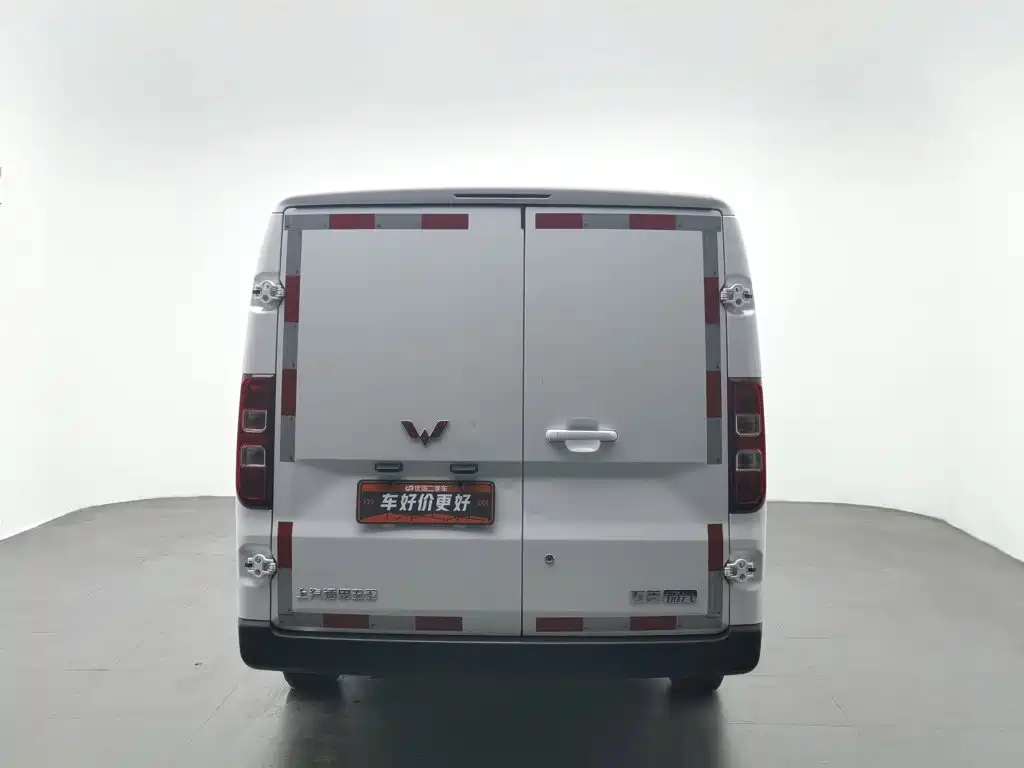 Wuling Motors Wuling Yangguang 2025 2024 300km Practical Enclosed Window Version 60kW
