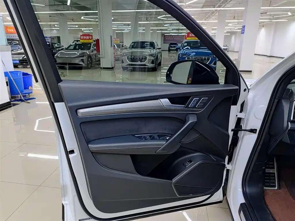 AUDI Q5L SPORTBACK