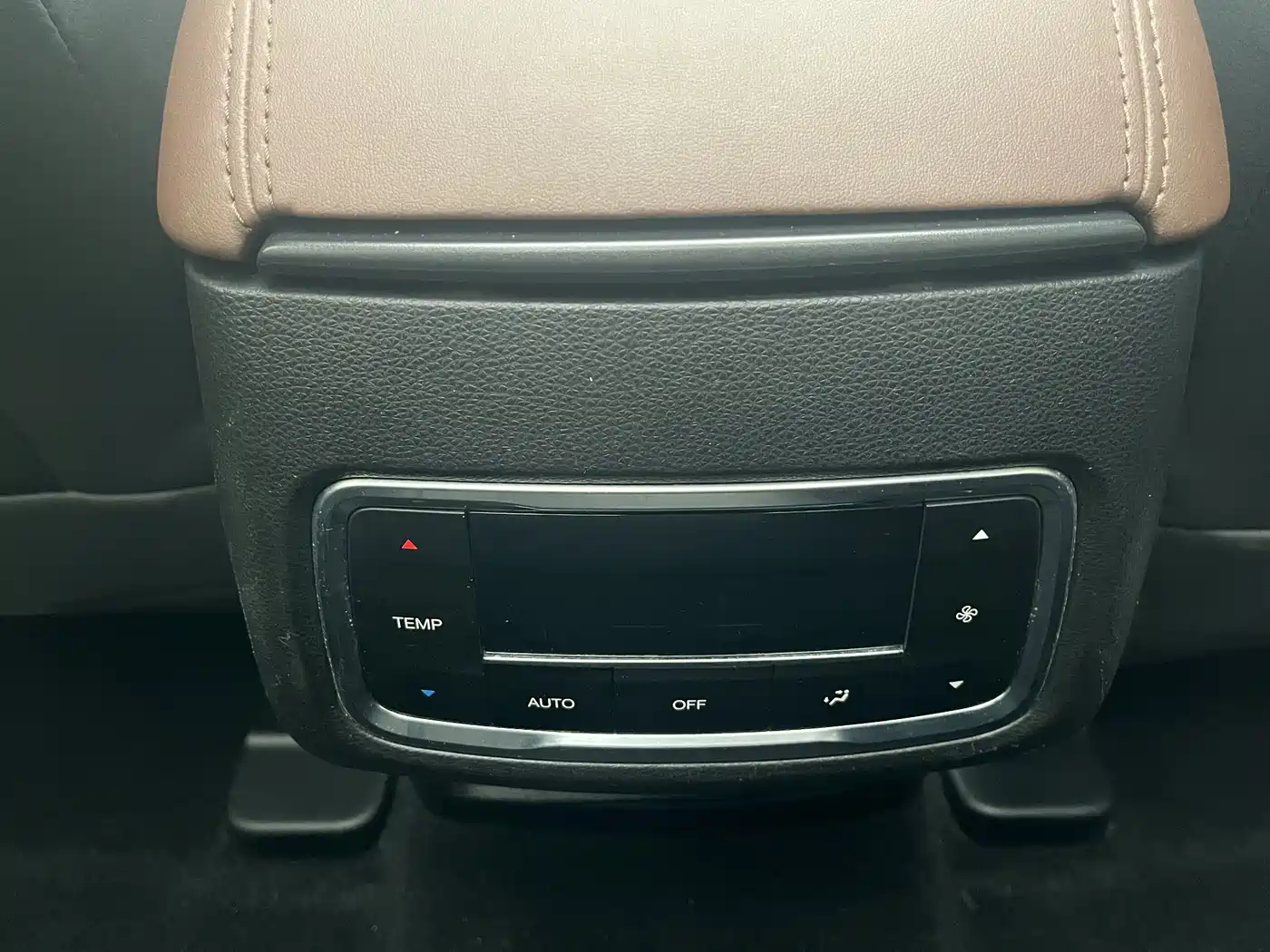 GAC Trumpchi Trumpchi GS8 2017 320T 2WD Luxury Smart Connect (7-seater) фото 17