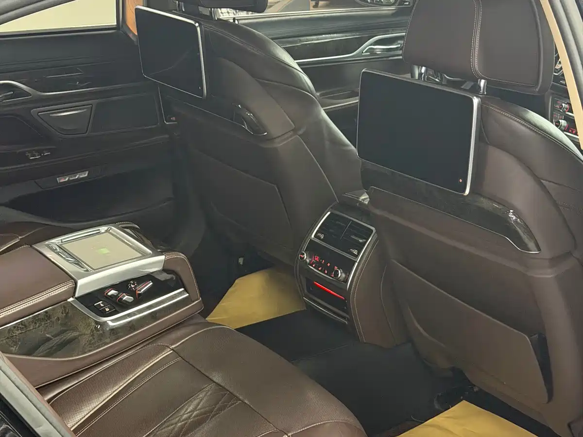 BMW 7 Series 2016 730Li Luxury фото 10