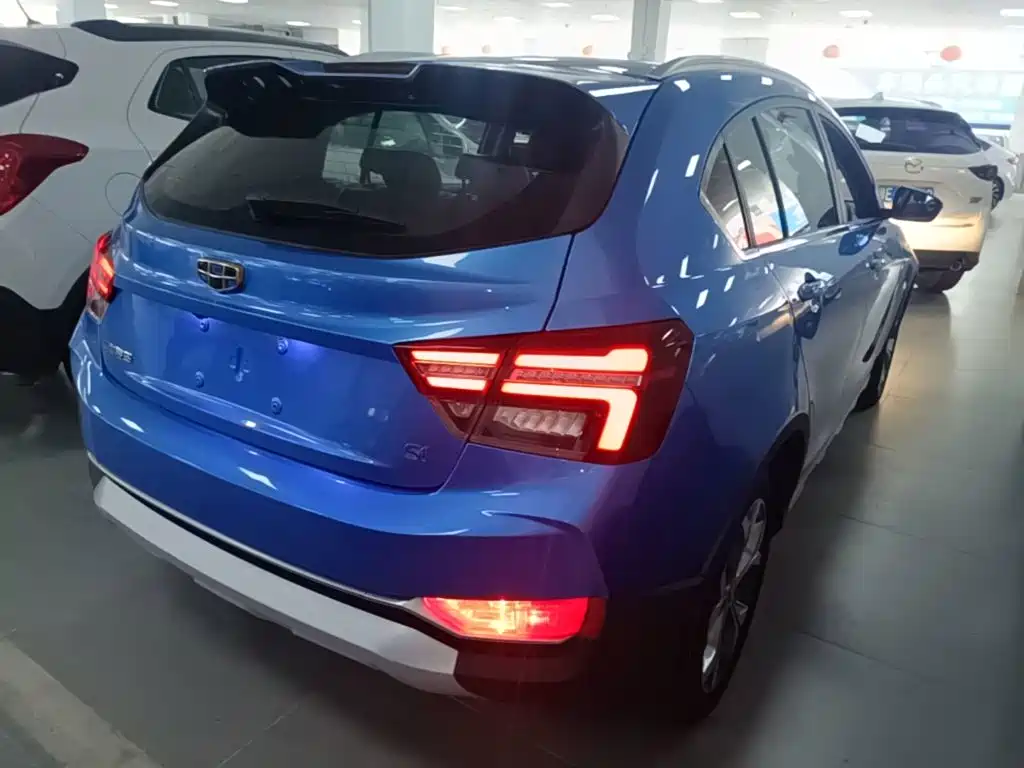 Фото 7 - Geely Vision S1