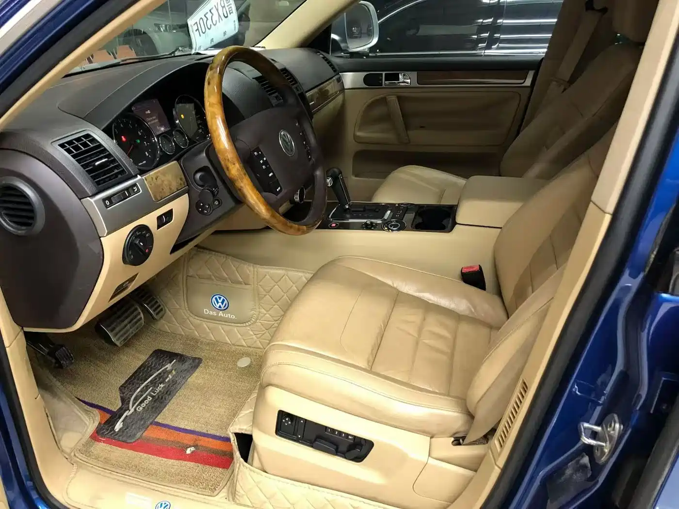 Volkswagen Touareg 2010 3.6 Limited Luxury Edition фото 4