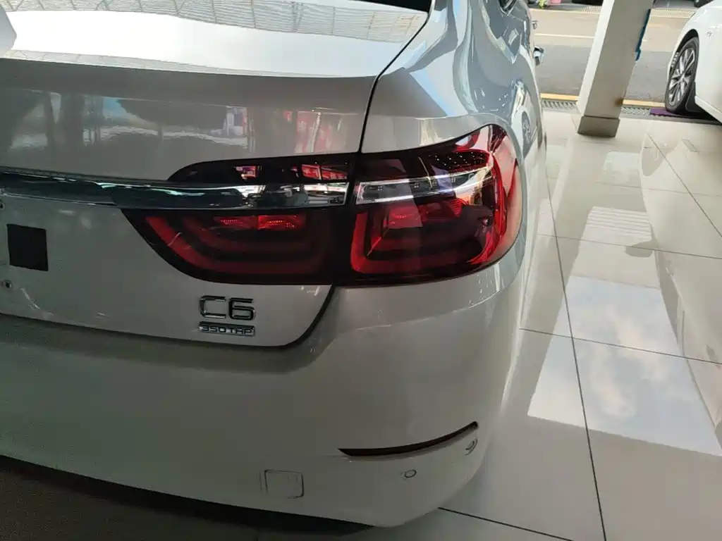 Photo 8 - Citroën C6