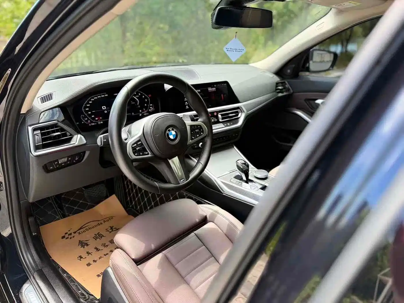 Photo 9 - BMW 3 Series