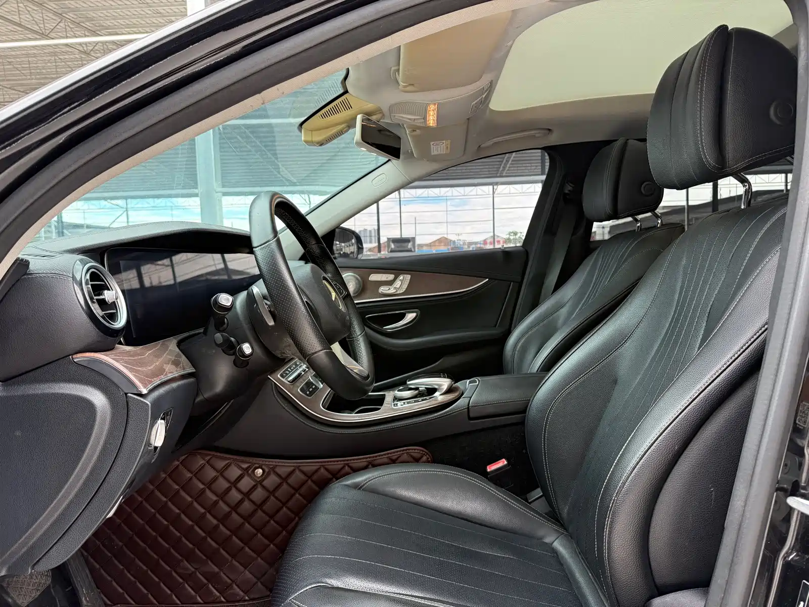 Фото 18 - Mercedes-Benz E-Class
