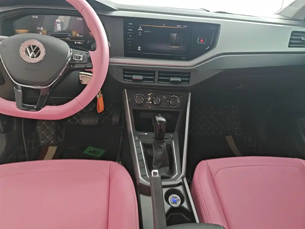 VOLKSWAGEN POLO