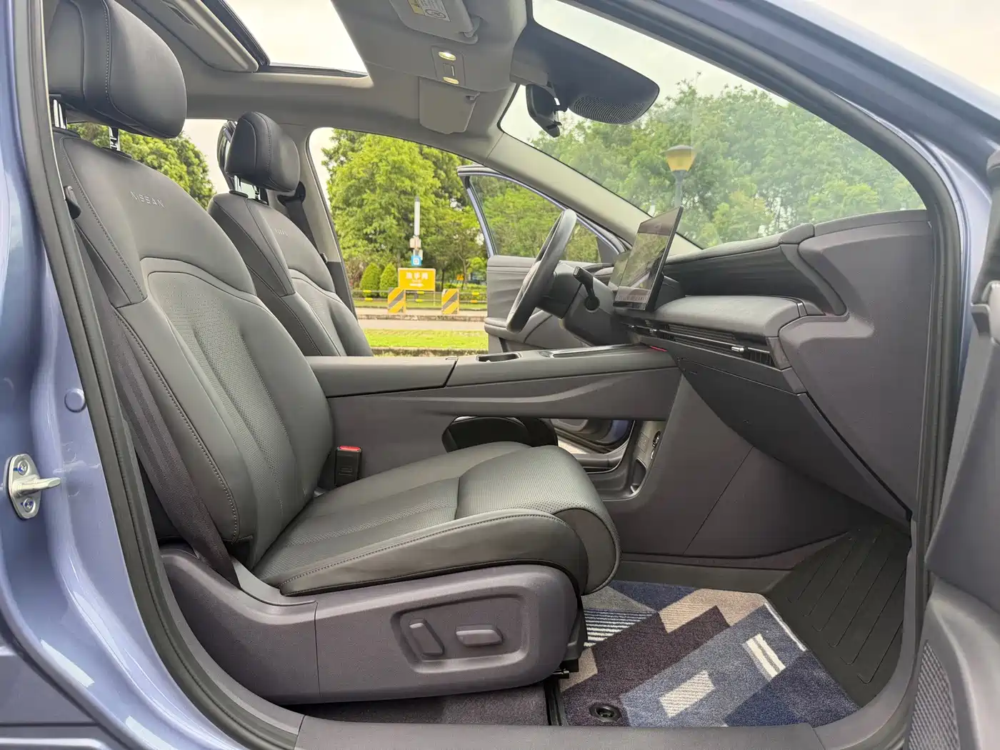 Nissan N6 2025 2025 Mid Configuration