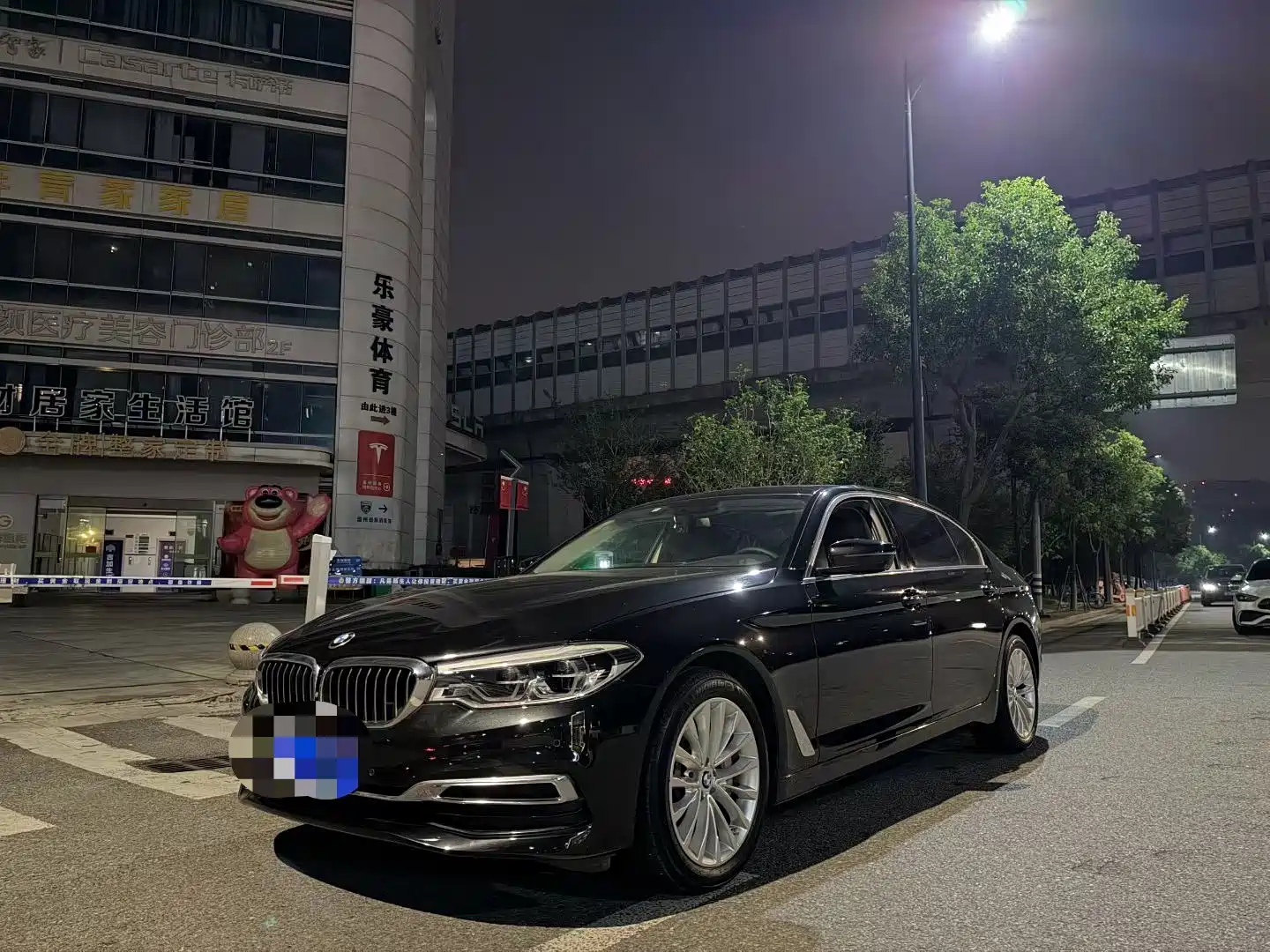 Photo 2 - BMW 5 Series