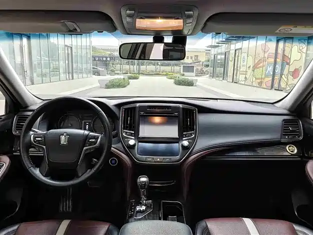 Toyota Crown 2017 2.0T Sport Edition фото 6