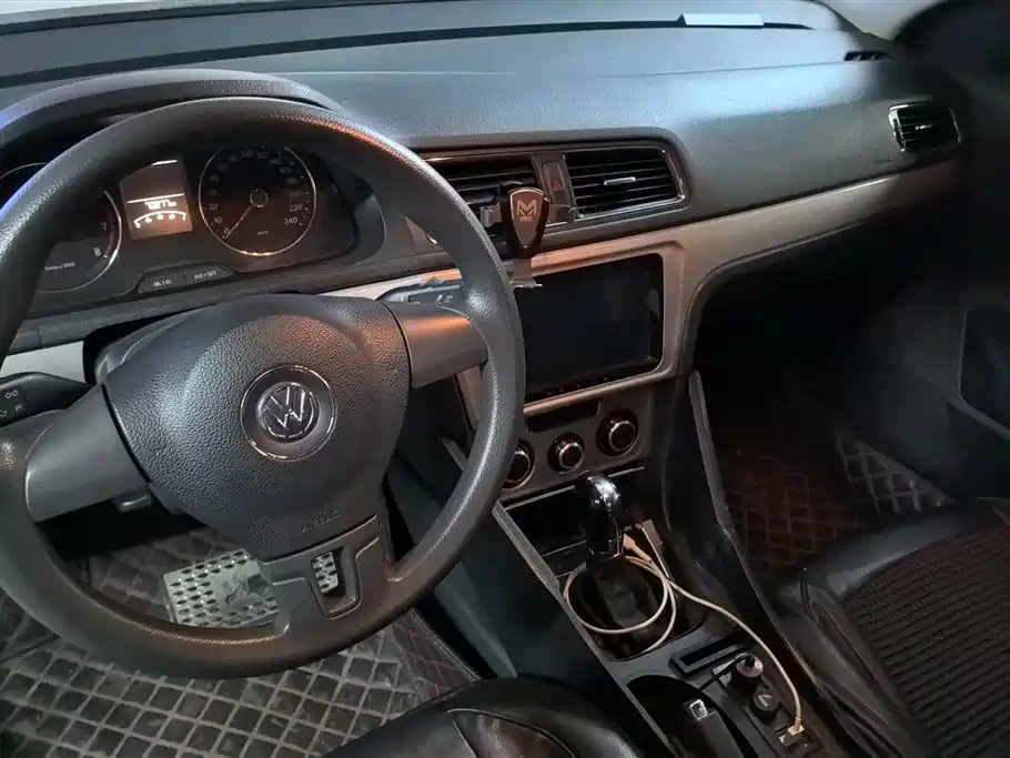 Volkswagen Lavida 2013 1.6L Automatic Comfort Edition фото 12