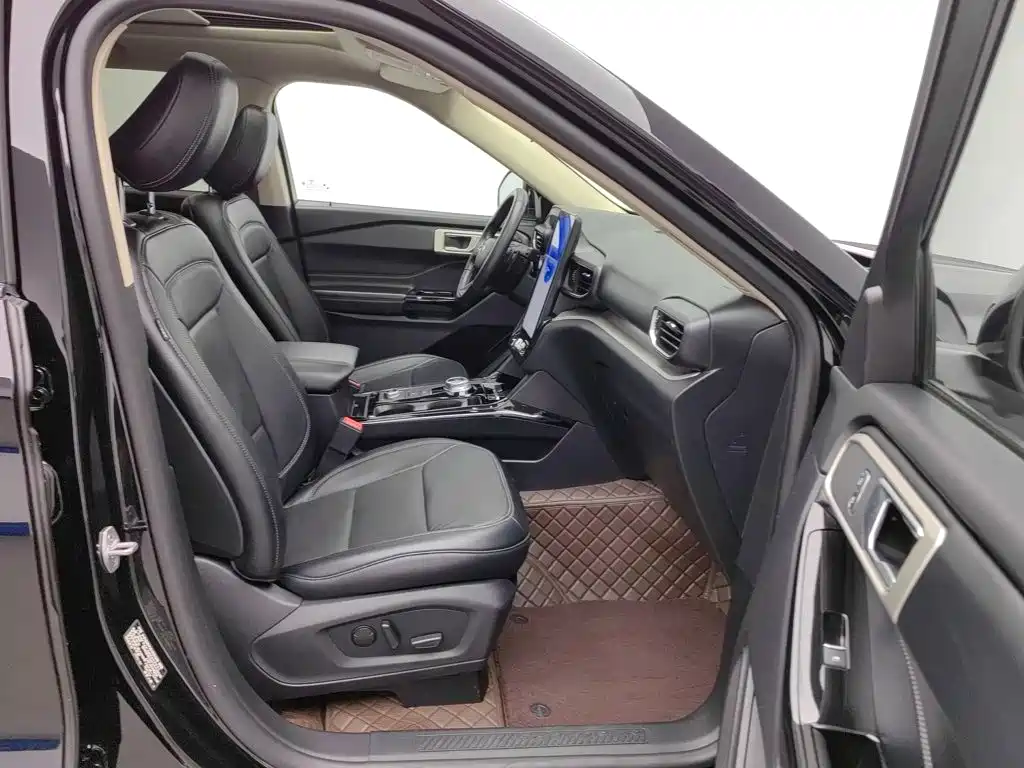 Фото 23 - Ford Explorer