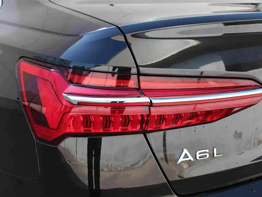 Фото 13 - Audi A6L