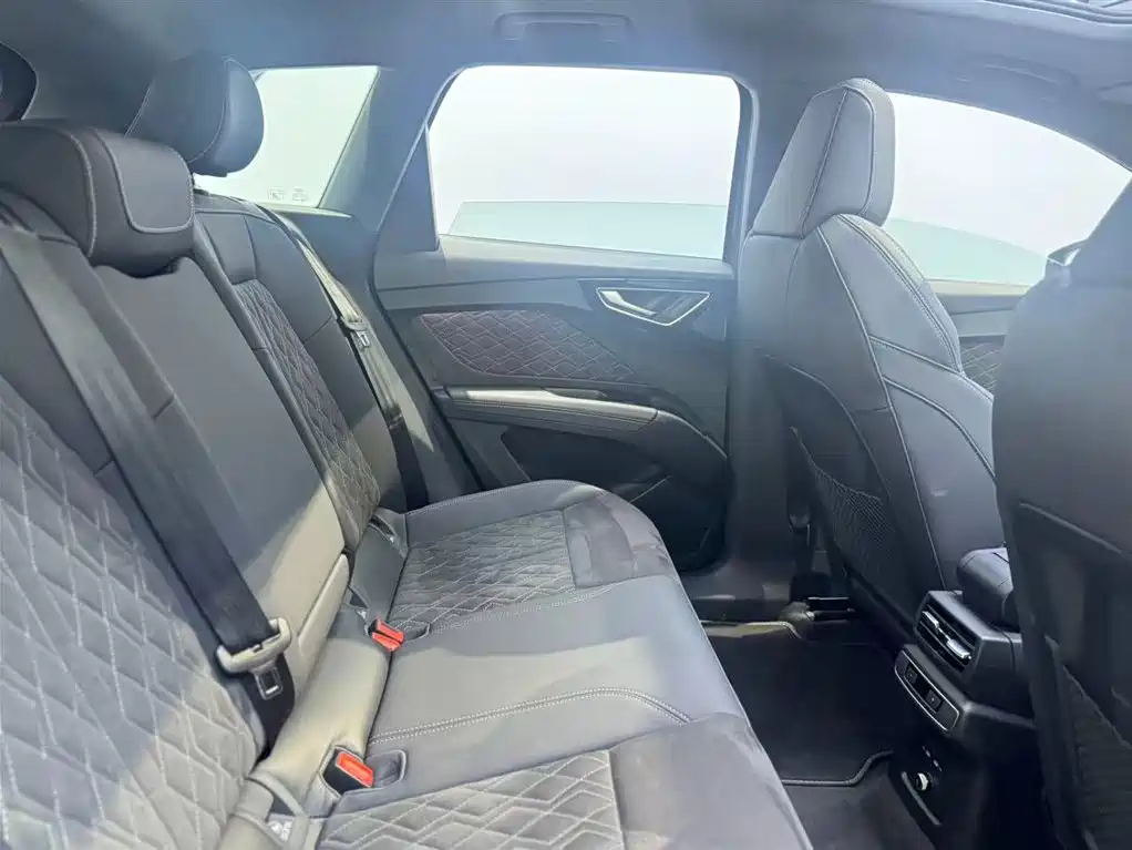 Audi Q4 e-tron 2023 50 e-tron quattro Creation Enjoyment Edition фото 8