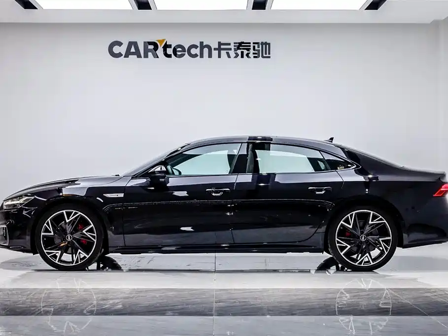 Audi A7L 2024 45 TFSI quattro Black Warrior Edition фото 3