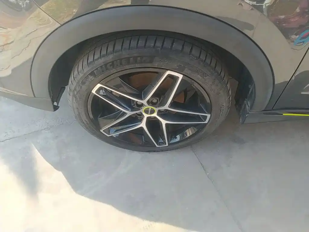 Фото 23 - Roewe RX5