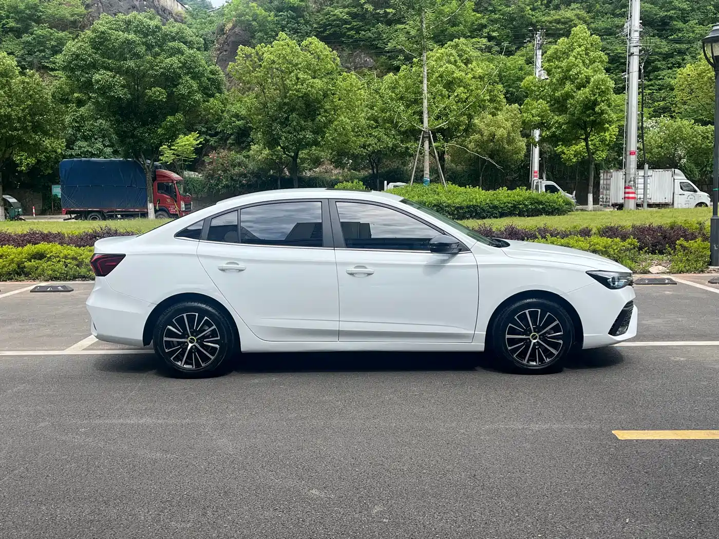 Фото 7 - Roewe i5