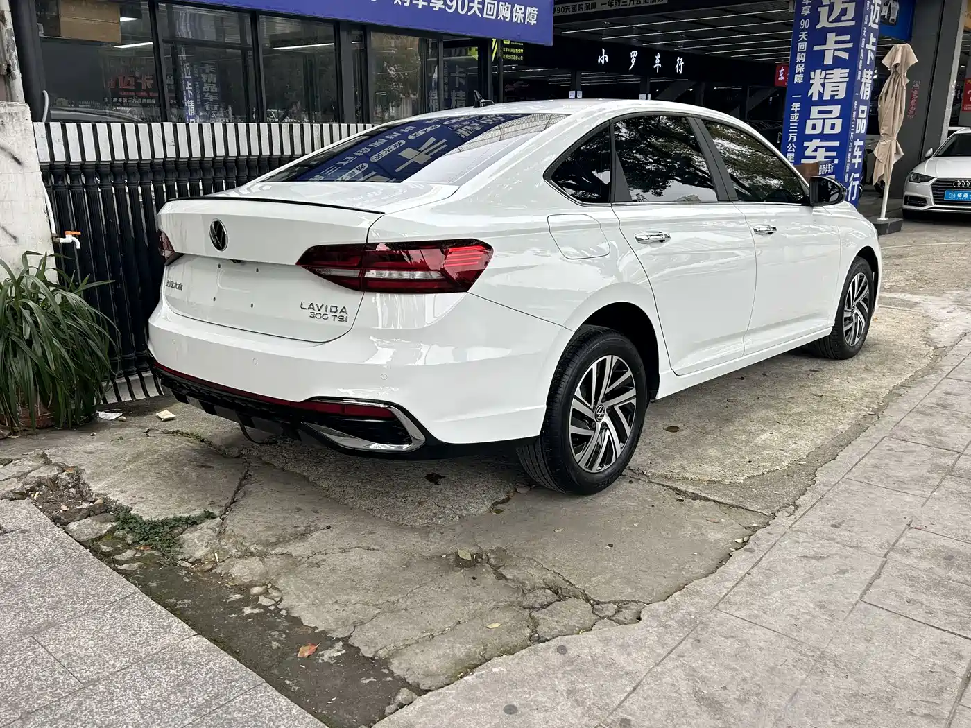 Volkswagen Lavida 2024 Model 300TSI DSG Starlight Full Comfort Edition фото 7