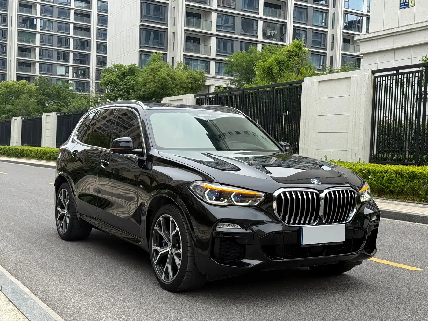 BMW X5 (Import) 2019 xDrive40i Exclusive M Sport Package фото 4