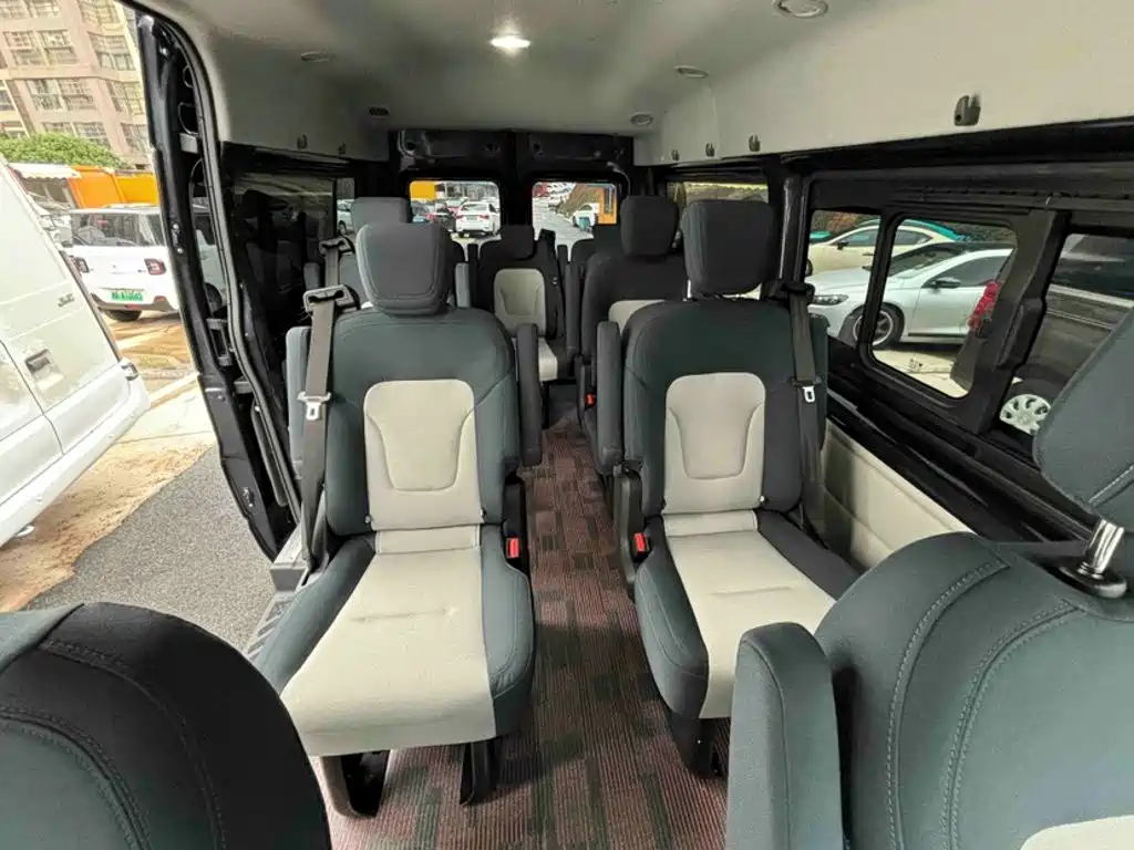 Jiangling JMC Fushun 2026 2025 Model 2.0T 8AT Diesel Medium Wheelbase Medium Roof Business Version 9 Seater (Non-commercial)