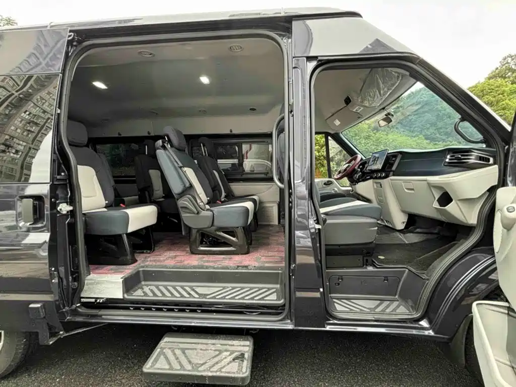 Jiangling JMC Fushun 2026 2025 Model 2.0T 8AT Diesel Medium Wheelbase Medium Roof Business Version 9 Seater (Non-commercial)