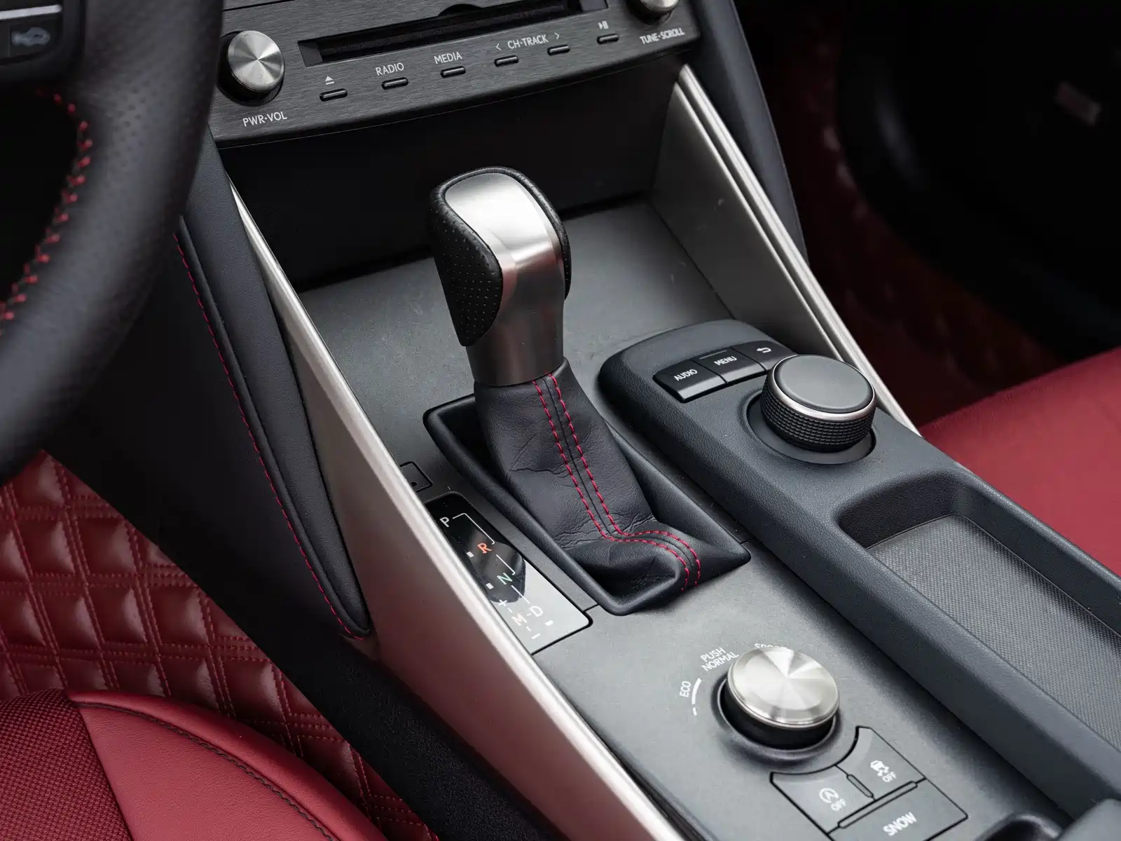 Фото 15 - Lexus IS