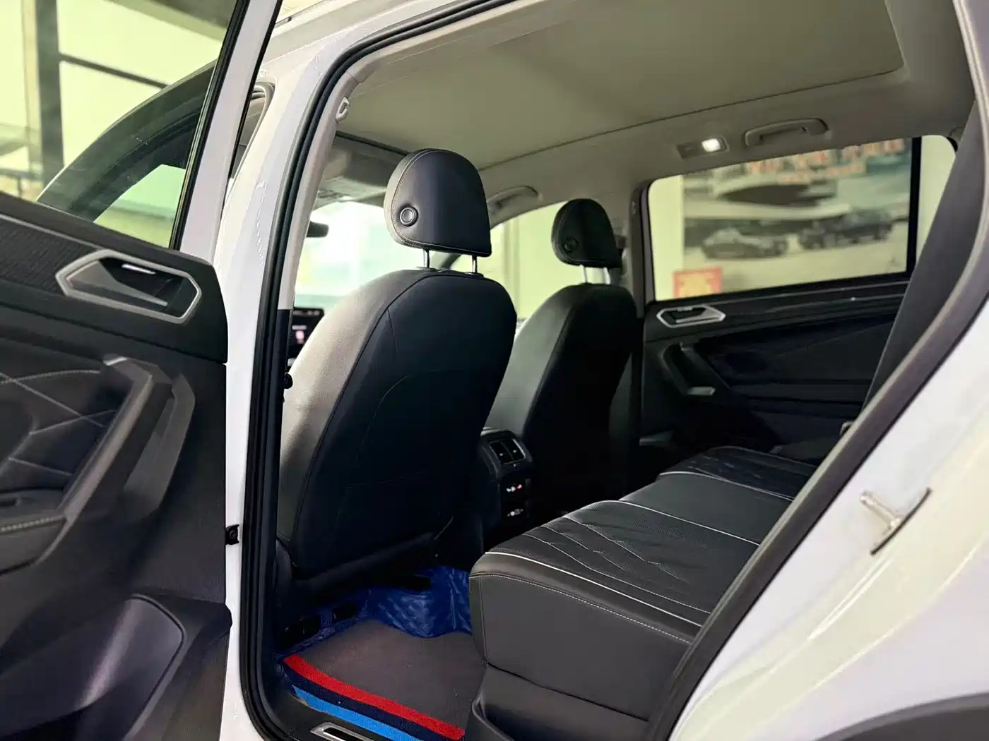 Volkswagen Tiguan L 2023 330TSI Auto 2WD R-Line Premium Edition фото 9