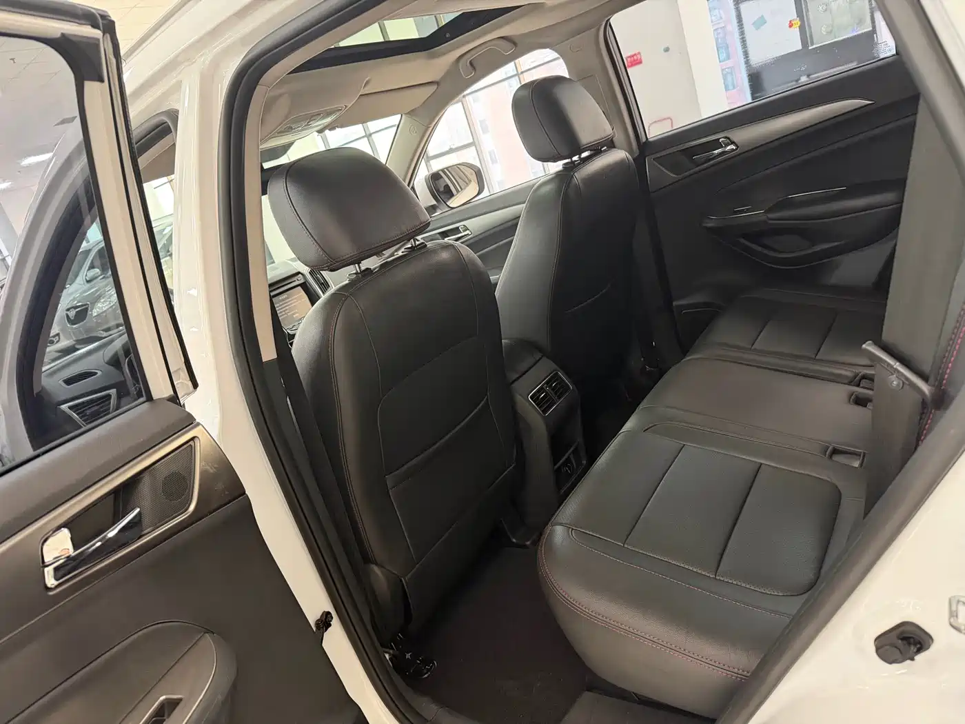 Photo 8 - Changan CS75