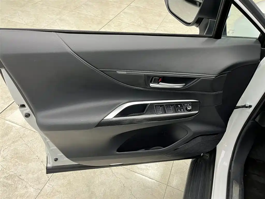 Toyota Venza 2022 2.0L CVT 2WD Premium фото 10