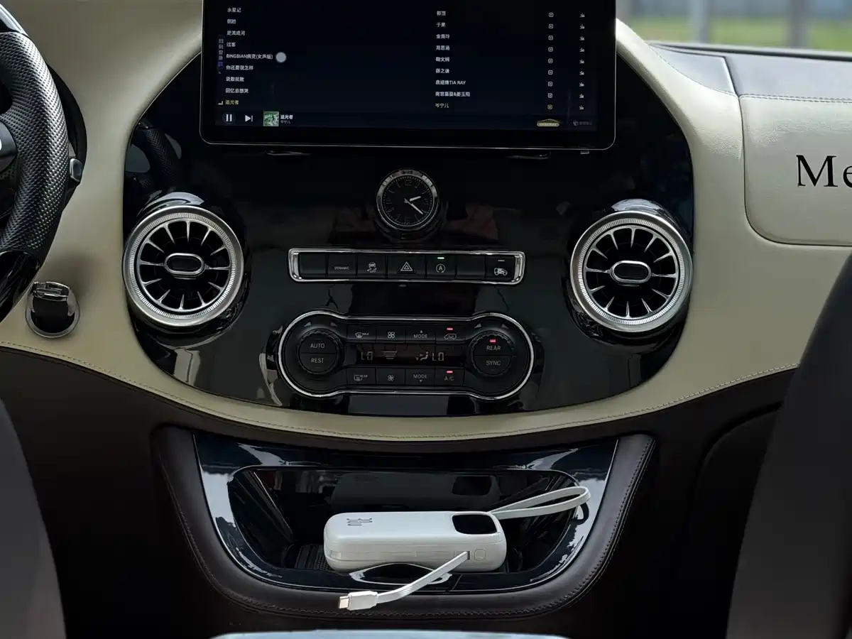 Mercedes-Benz Vito 2023 2.0T Elite 7-Seater фото 9